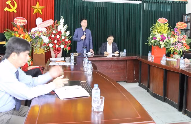 TS Nguyễn Việt Lộc - Chánh văn phòng Bộ GD&ĐT - đến thăm và làm việc với báo Giáo dục và Thời đại. 