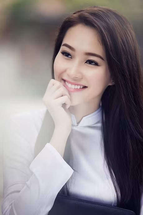 Những mỹ nhân Việt sở hữu đôi mắt “vạn người mê“ ảnh 6 Cùng với thần thái sang trọng, nền nã, và hướng xây dựng hình ảnh đúng đắn, Thu Thảo dành được nhiều tình cảm từ công chúng.