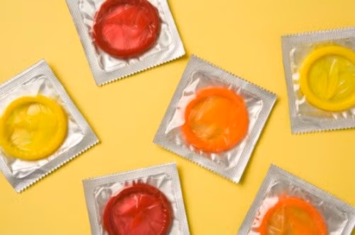 9 sự thật chết cười về bao cao su ảnh 2