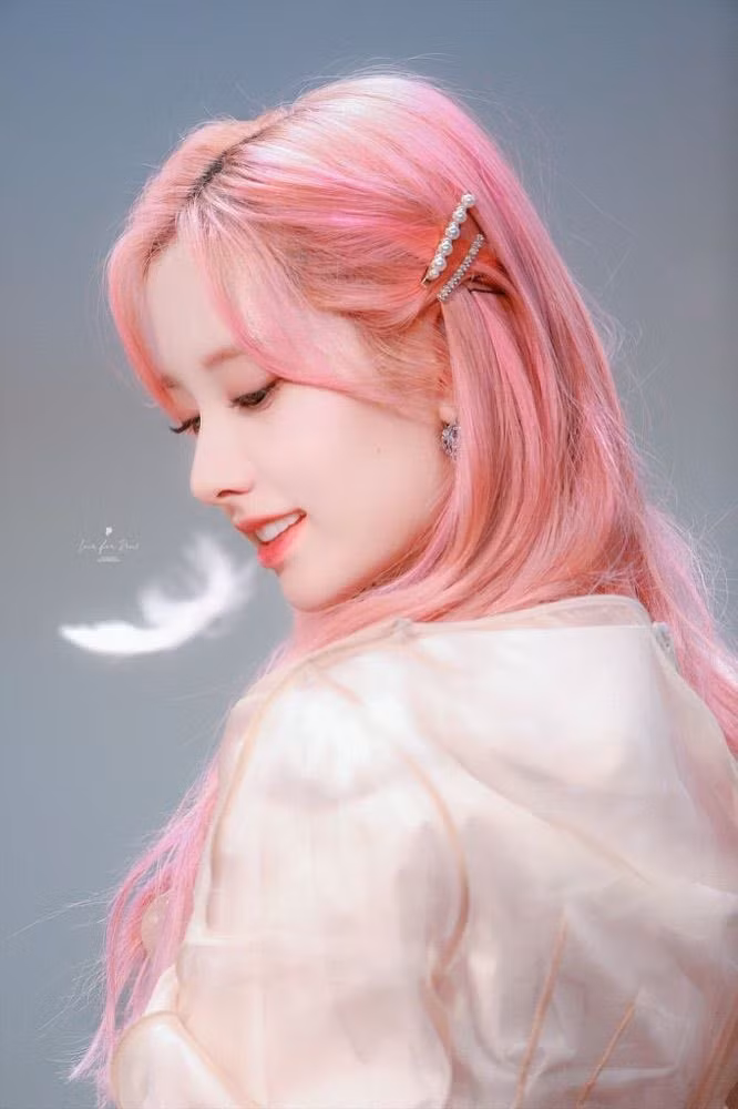 Bona (Cosmic Girls): Bona đẹp đến nỗi ngay cả góc nghiêng của cô ấy cũng vô cùng hoàn hảo!