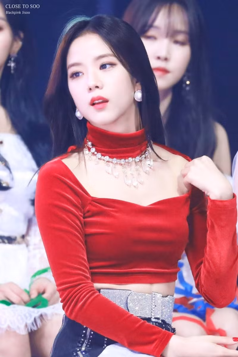 Jisoo (BLACKPINK): Hình ảnh trong sáng và ngọt ngào của Jisoo giống như búp bê.