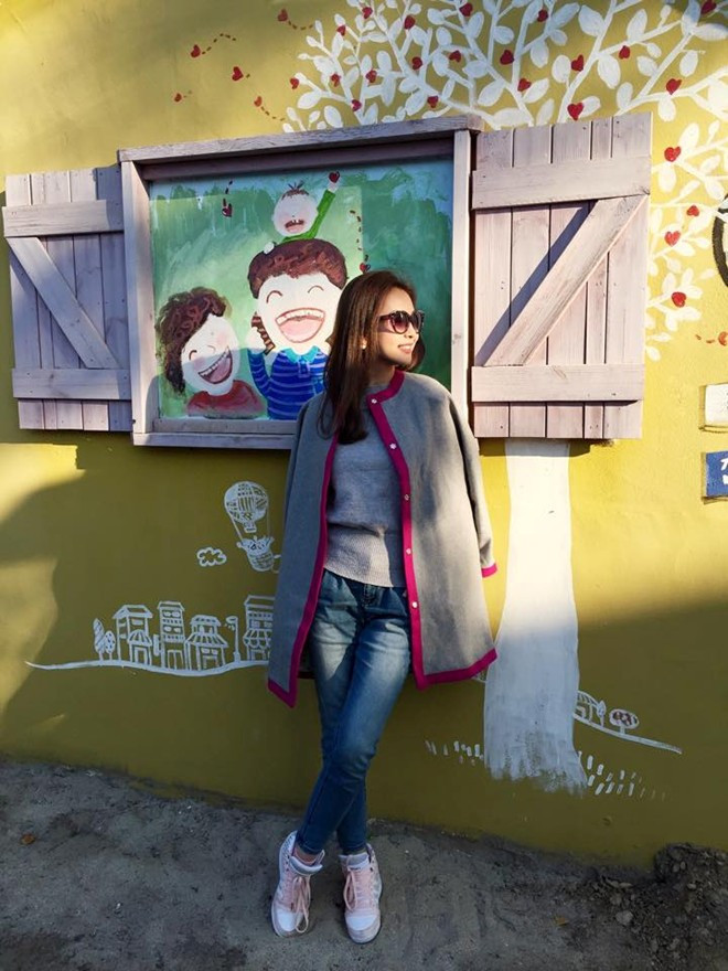 Một trong những bà mẹ mặc đẹp nhất năm không thể không nói tới Jennifer Phạm. "Bà mẹ hai con" luôn trở thành tâm điểm mỗi khi xuất hiện với style thanh lịch, sang trọng mà không kém phần gợi cảm. Gu thời trang sành điệu của 5 bà mẹ Vbiz