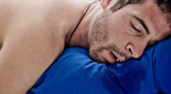 Chảy nước miếng là một hiện tượng sinh lý tự nhiên. Nhưng nếu thường xuyên chảy nước miếng ngay cả khi ngủ thì được xem là bệnh lý, cần được điều trị sớm. me