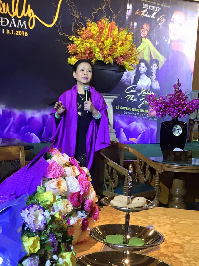 Khánh Ly: Dùng điện thoại vỡ màn hình, ngủ trên phản cứng ảnh 1 Khánh Ly trong buổi trà đàm với những khán giả mến mộ giọng hát của mình.