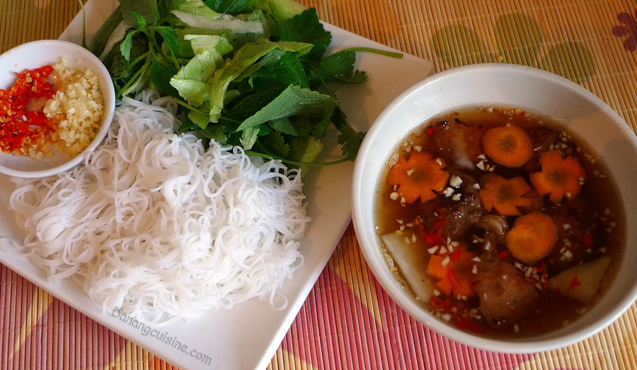Để có món bún chả ngon và hấp dẫn như ngoài hàng thì cũng cần phải có bí quyết. me