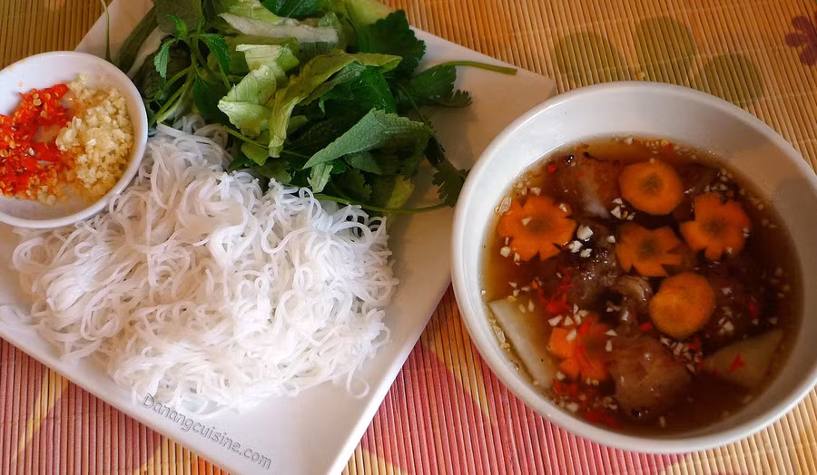 Để có món bún chả ngon và hấp dẫn như ngoài hàng thì cũng cần phải có bí quyết. me