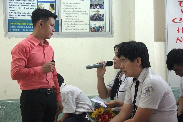 Chia sẻ với khách mời