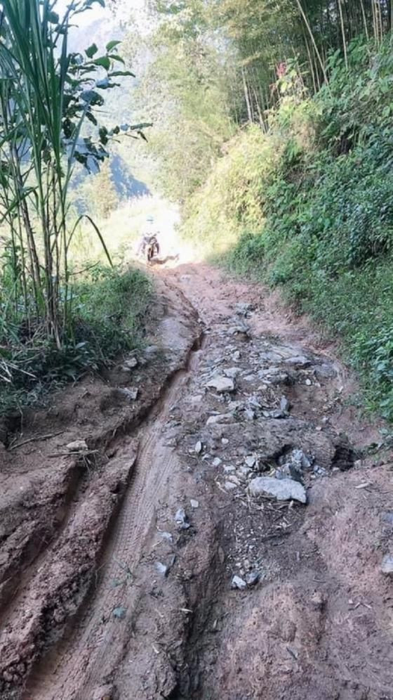 Cung đường đến trường một thời của cô giáo Hoàng Thị Thanh Bình. Ảnh: NVCC