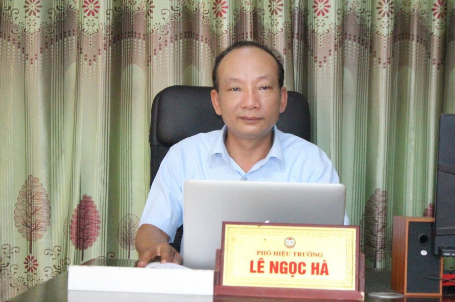 Thầy Lê Ngọc Hà.