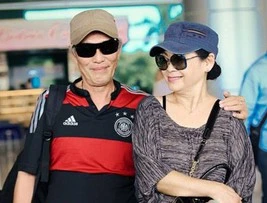 Vợ chồng ca sĩ Khánh Ly trong một lần trở về Việt Nam làm liveshow.