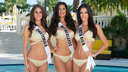 Người đẹp Hoàn vũ khoe đường cong ""gây mê"" với bikini