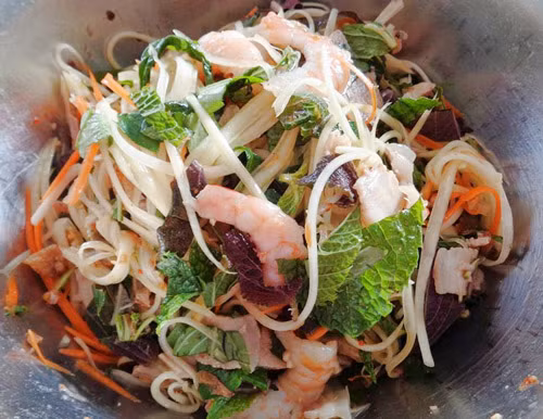 Cách làm gỏi đu đủ tôm thịt đơn giản mà ngon - 3