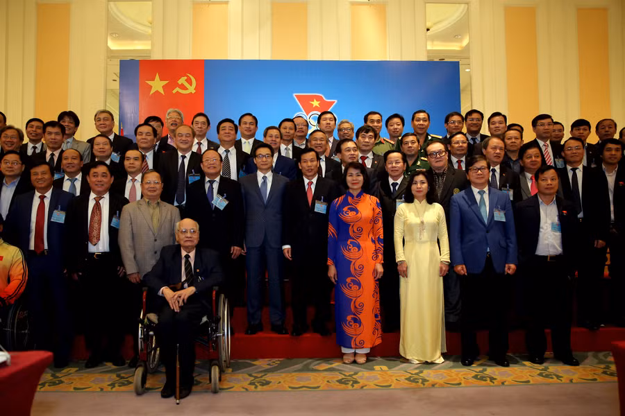 Phó Thủ tướng Vũ Đức Đam và Ban Chấp hành Ủy ban Olympic Việt Nam nhiệm kỳ mới. Ảnh: VGP/Đình Nam