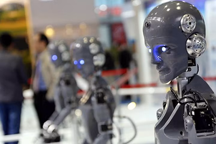 Người máy sẽ "cướp" việc làm của người Anh trong 20 năm tới?