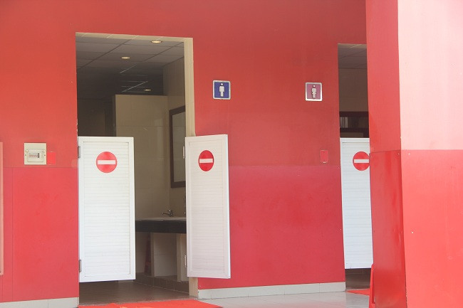 Nhà vệ sinh được chia làm các khu riêng cho học sinh nam và nữ