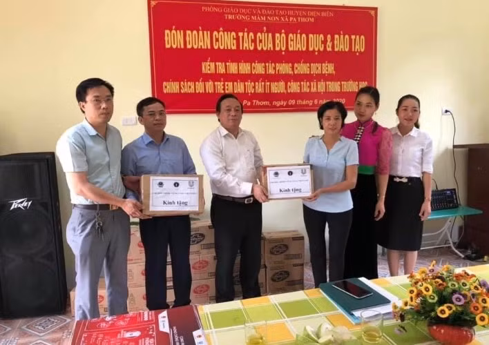 Đoàn công tác Bộ Giáo dục và Đào tạo, Bộ Y tế kiểm tra, hướng dẫn công tác YTTH tại trường học.