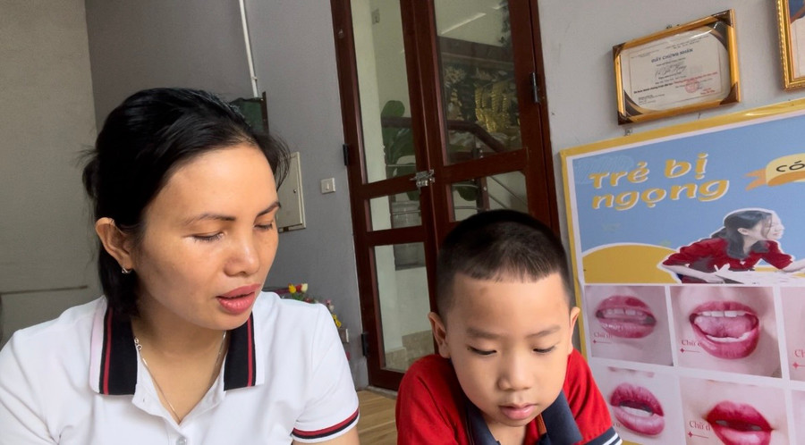 Cô giáo mầm non Vũ Thị Hương tại huyện Hiệp Hòa (Bắc Giang). Ảnh: Ngô Chuyên