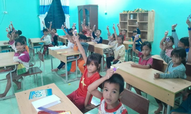 Học sinh Trường Phổ thông dân tộc bán trú Tiểu học - THCS Trà Nam tham gia học lớp phụ đạo miễn phí trong hè. Ảnh: NTCC