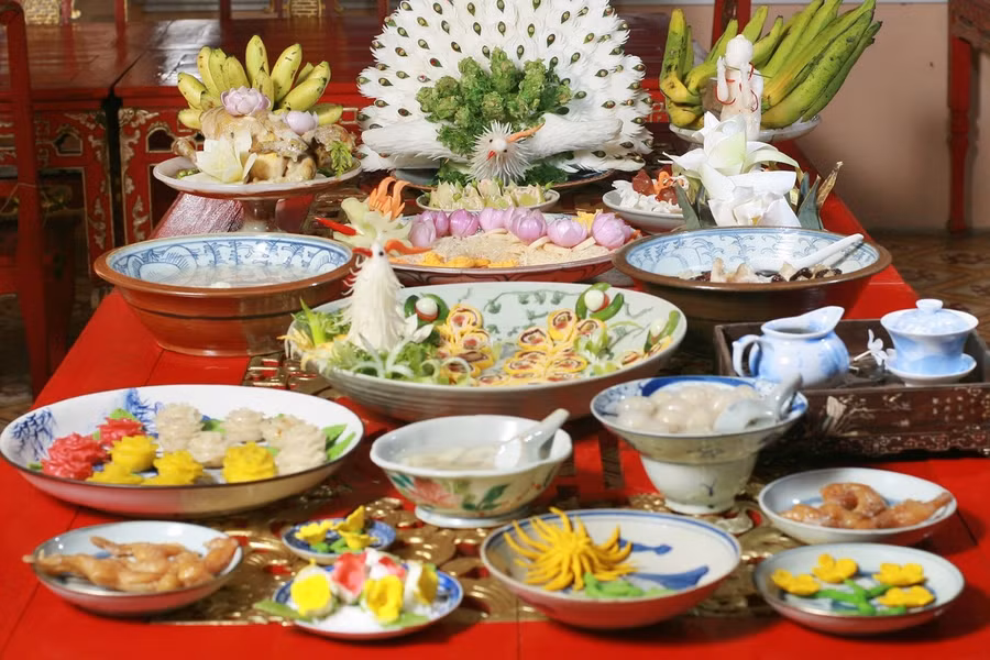 Một ví dụ về mâm “bát trân ngự thiện” chỉ dành cho các vị vua chúa thời xưa. Ảnh minh họa: ITN.