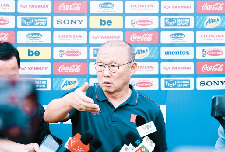 Hoãn vòng loại thứ hai World Cup 2022 khu vực châu Á: Khó khăn bủa vây bóng đá Việt Nam Hoãn vòng loại thứ hai World Cup 2022 khu vực châu Á: Khó khăn bủa vây bóng đá Việt Nam