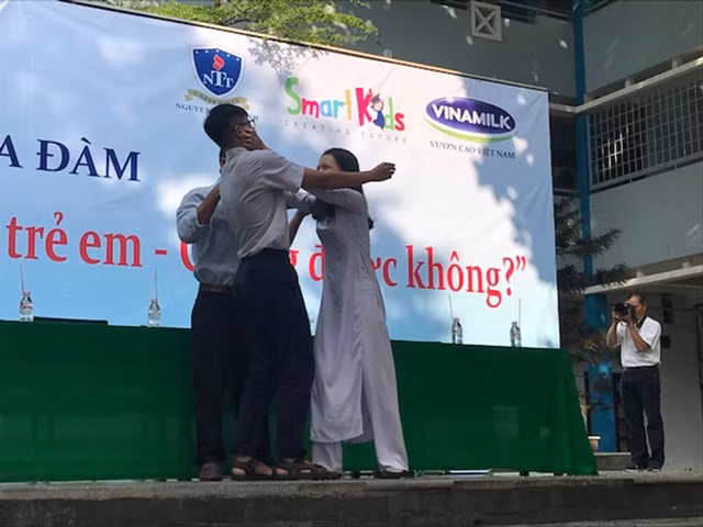 Kỹ năng sống được tổ chức trong các giờ sinh hoạt trong nhà trường