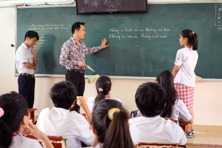 Tình huống khó xử khi dạy thay đồng nghiệp bị ốm