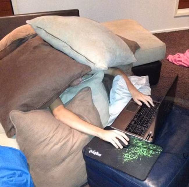 Cứ phải cẩn thận thế này mới ấm được.