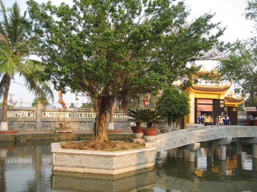Một phần khuôn viên trong đền thờ Trạng Trình Nguyễn Bỉnh Khiêm tại xã Lý Học, huyện Vĩnh Bảo. Một phần khuôn viên trong đền thờ Trạng Trình Nguyễn Bỉnh Khiêm tại xã Lý Học, huyện Vĩnh Bảo.