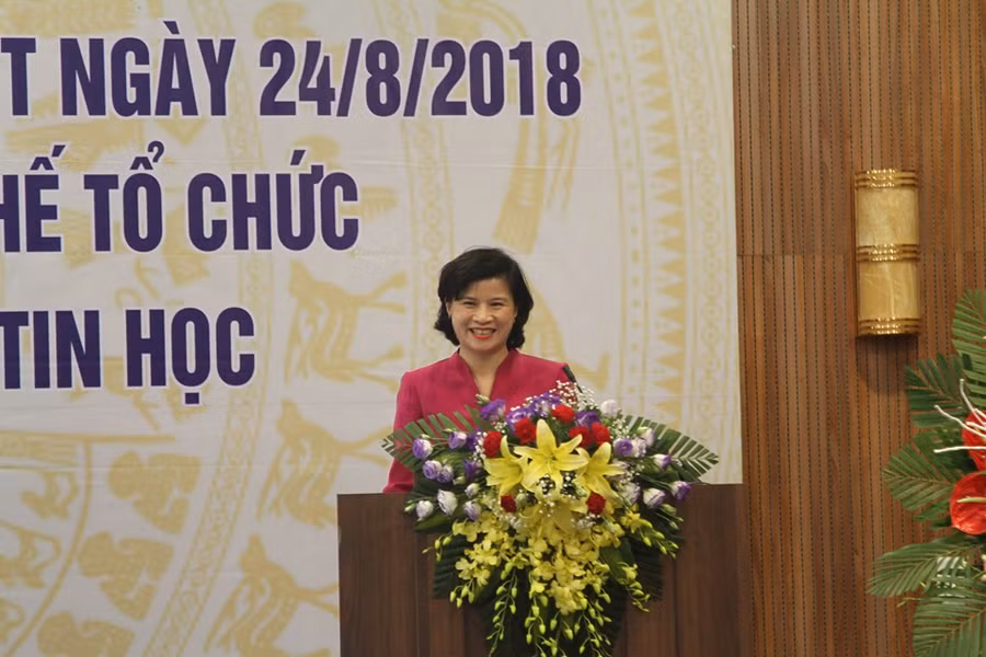 Phó Vụ Trưởng phụ trách vụ GDTX, Bộ GD&ĐT Vũ Thị Tú Anh tóm tắt tình hình 1 năm thực hiện Thông tư 21