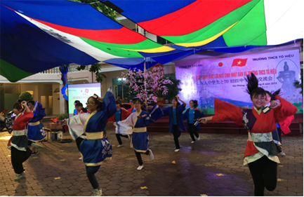 Một tiết mục văn nghệ trong ngày hội giao lưu văn hóa Việt- Nhật tại trường THCS Tô Hiệu, quận Lê Chân (Ảnh CTV) Một tiết mục văn nghệ trong ngày hội giao lưu văn hóa Việt- Nhật tại trường THCS Tô Hiệu, quận Lê Chân (Ảnh CTV)