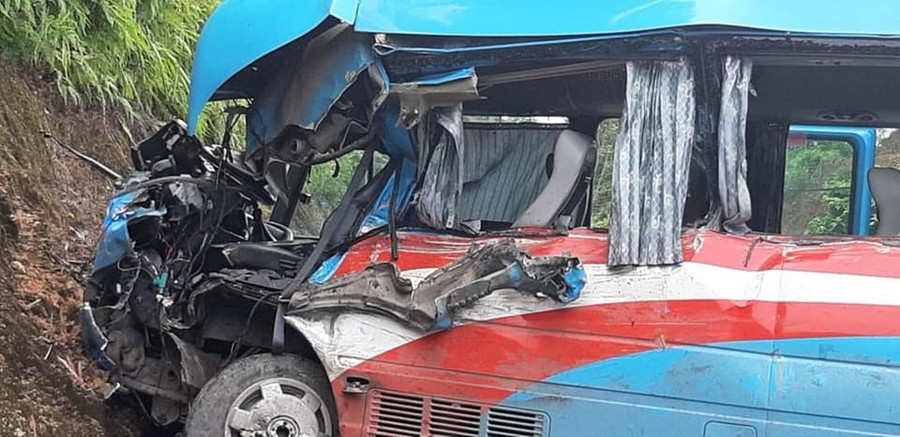 Hơn 10 người trong đoàn thiện nguyện của Cung Văn hóa Thiếu nhi Hải Phòng bị thương trong vụ va chạm với xe container