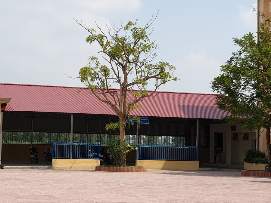 Nhà để xe của học sinh được Trưởng ban đại diện cha mẹ học sinh đứng ra làm với kinh phí hơn 200 triệu đồng Nhà để xe của học sinh được Trưởng ban đại diện cha mẹ học sinh đứng ra làm với kinh phí hơn 200 triệu đồng