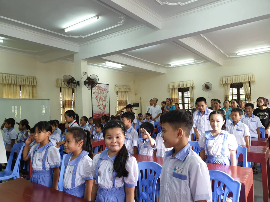 Các trò ở lớp học tình thương hân hoan chào đón năm học mới Các trò ở lớp học tình thương hân hoan chào đón năm học mới