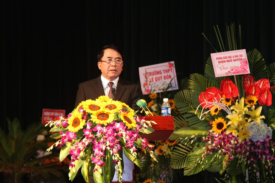 Ông Lê Khắc Nam phát biểu tại lễ kỷ niệm 37 năm Ngày Nhà giáo Việt Nam