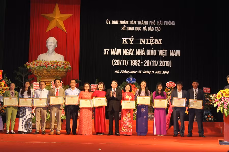 Nhiều tập thể, cá nhân được khen thưởng.