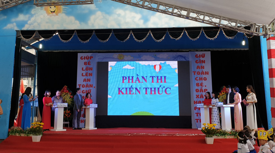 Phụ huynh các bé đến từ các trường mầm non trên địa bàn quận Ngô Quyền tỏ ra rất am hiểu về kiến thức phòng chống TNTT cho trẻ Phụ huynh các bé đến từ các trường mầm non trên địa bàn quận Ngô Quyền tỏ ra rất am hiểu về kiến thức phòng chống TNTT cho trẻ