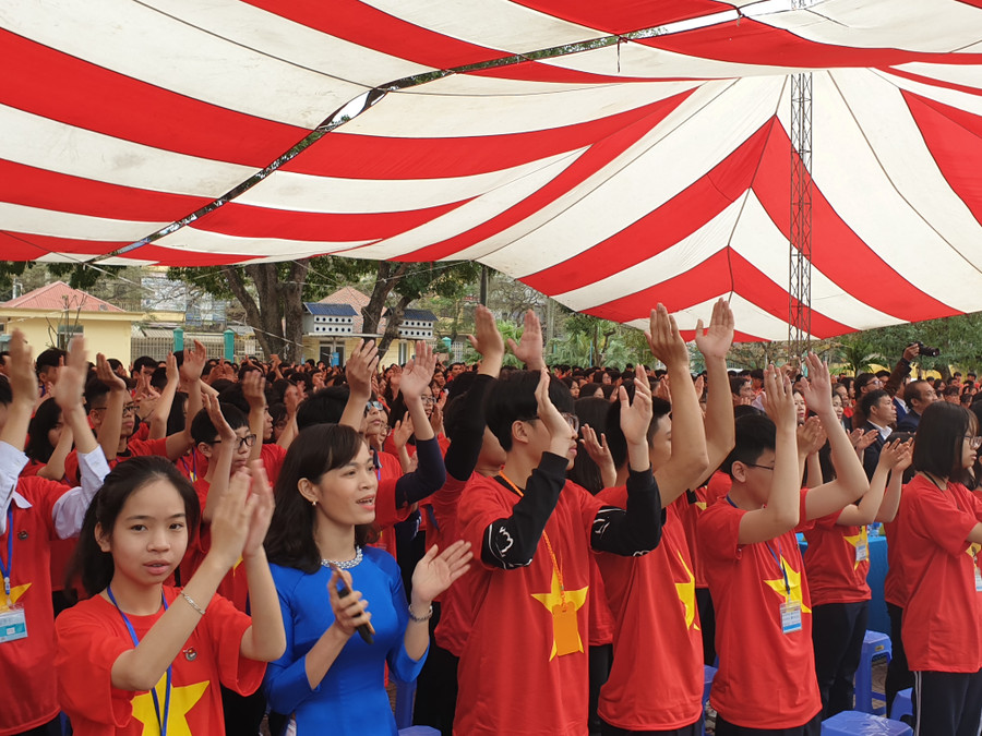 Học sinh Trường THPT Lê Quý Đôn sôi nổi tham gia chuyên đề Học sinh Trường THPT Lê Quý Đôn sôi nổi tham gia chuyên đề