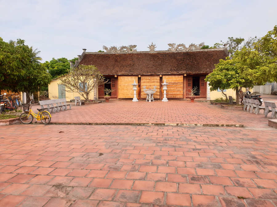 Miếu Bảo Hà - nơi lưu giữ bức tượng đứng lên, ngồi xuống, một báu vật xứ Đông Miếu Bảo Hà - nơi lưu giữ bức tượng đứng lên, ngồi xuống, một báu vật xứ Đông