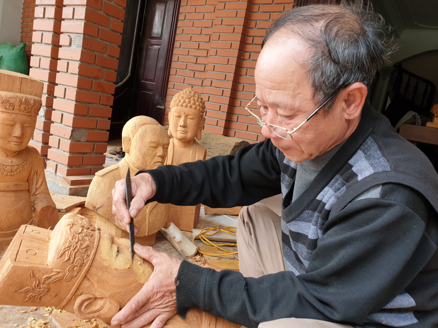 Nghệ nhân Đỗ Văn Mẵng, người gìn giữ tinh hoa nghề tạc tượng gỗ làng Bảo Hà Nghệ nhân Đỗ Văn Mẵng, người gìn giữ tinh hoa nghề tạc tượng gỗ làng Bảo Hà