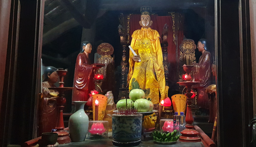 Tượng đức Thánh Linh Lang Đại Vương (tượng đứng) Tượng đức Thánh Linh Lang Đại Vương (tượng đứng)