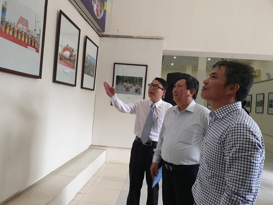 Lãnh đạo các sở, ban, ngành tham quan tại Triển lãm Lãnh đạo các sở, ban, ngành tham quan tại Triển lãm