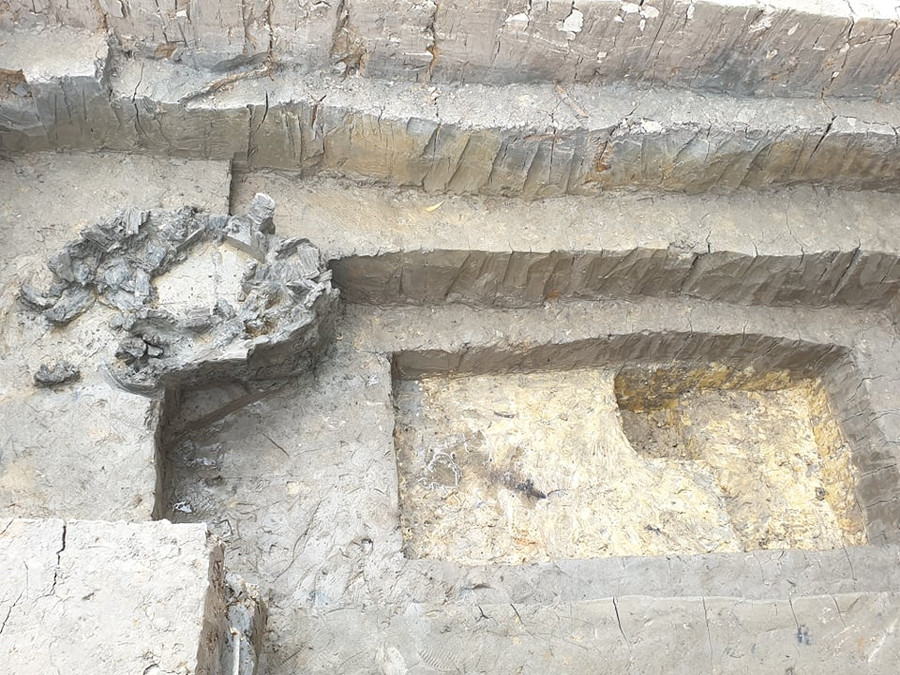 Theo các nhà khoa học, lớp địa tầng sẽ cho biết nguồn gốc và niên đại đất để có thêm dữ liệu đánh giá Theo các nhà khoa học, lớp địa tầng sẽ cho biết nguồn gốc và niên đại đất để có thêm dữ liệu đánh giá