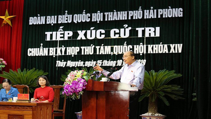 Thủ tướng phát biểu tại buổi tiếp xúc cử tri huyện Thủy Nguyên. Thủ tướng phát biểu tại buổi tiếp xúc cử tri huyện Thủy Nguyên.