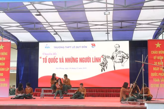 Hoạt cảnh về những cô gái thanh niên xung phong ở ngã ba Đồng Lộc