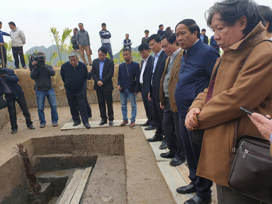 Lãnh đạo thành phố Hải Phòng, cùng các nhà khoa học thăm thực địa bãi cọc nghìn năm tuổi Lãnh đạo thành phố Hải Phòng, cùng các nhà khoa học thăm thực địa bãi cọc nghìn năm tuổi
