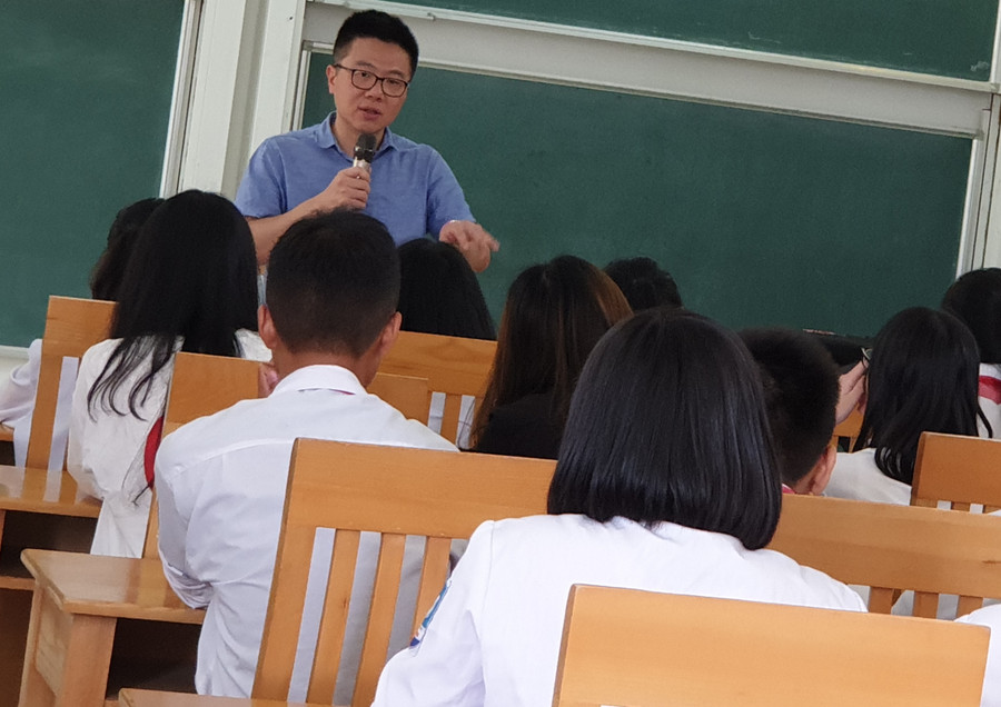 Trại hè 2019 là cơ hội để các em học sinh nghèo học giỏi của tỉnh Bắc Cạn, Cao Bằng giao lưu cùng Giáo sư Ngô Bảo Châu, các thầy cô giáo, các bạn học sinh Đại học Quốc Gia Hà Nội Trại hè 2019 là cơ hội để các em học sinh nghèo học giỏi của tỉnh Bắc Cạn, Cao Bằng giao lưu cùng Giáo sư Ngô Bảo Châu, các thầy cô giáo, các bạn học sinh Đại học Quốc Gia Hà Nội