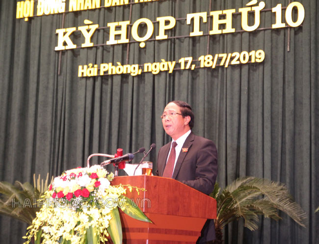 Ông Lê Văn Thành- Chủ tịch HDND thành phố phát biểu khai mạc