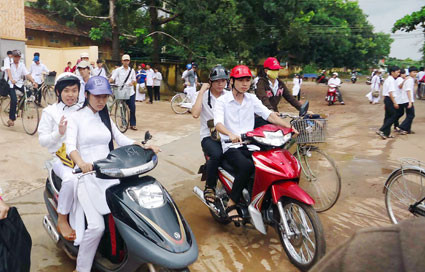 Cơ quan công an khuyến cáo các trường nên lắp đặt camera an ninh tại khu vực cổng trường hoặc bố trí giáo viên, bảo vệ giám sát học sinh lúc tan học Cơ quan công an khuyến cáo các trường nên lắp đặt camera an ninh tại khu vực cổng trường hoặc bố trí giáo viên, bảo vệ giám sát học sinh lúc tan học