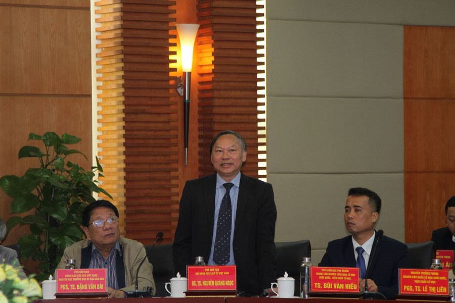 GS.TS Nguyễn Quang Ngọc, Phó chủ tịch Hội Khoa học lịch sử Việt Nam phát biểu tại hội nghị