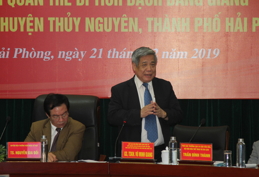 GS.TSKH Vũ Minh Giang phát biểu tại hội nghị GS.TSKH Vũ Minh Giang phát biểu tại hội nghị